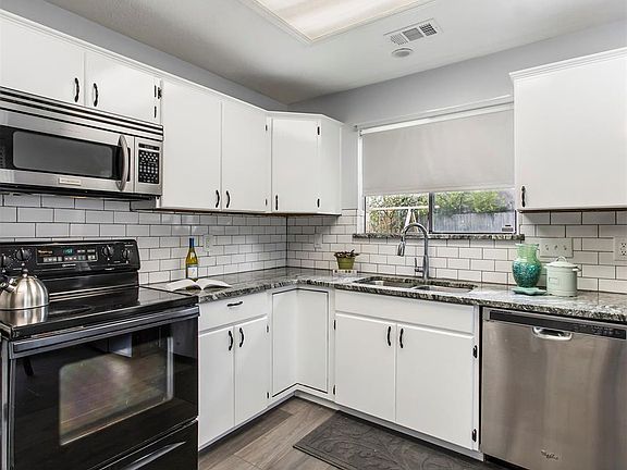 4th image of 3035 Glen Iris Dr