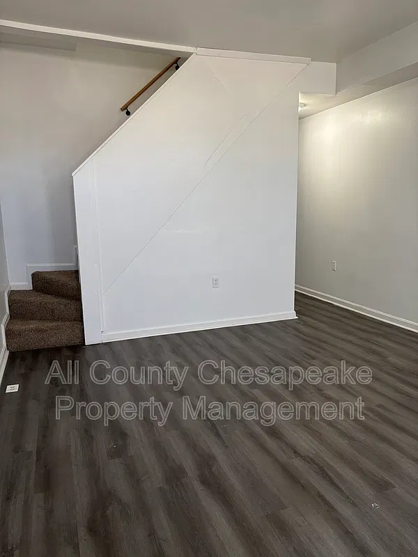 3 bed, 1.5 bath, $1,200 — Photo 2