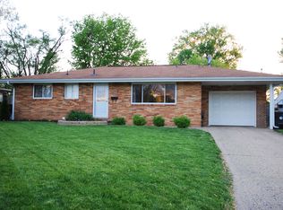1405 W Shore Dr, Pekin, IL