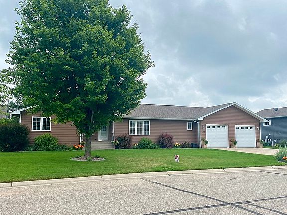 402 Jefferson Ave, Volga SD