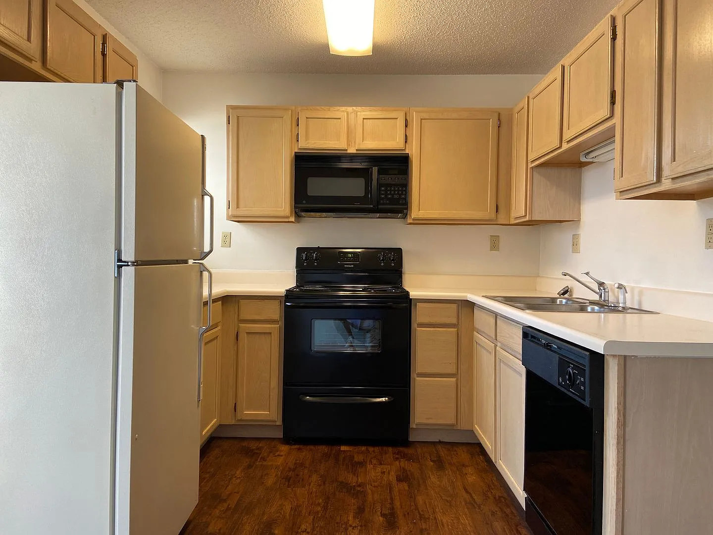 Condominium in FoxPointe — Photo 3