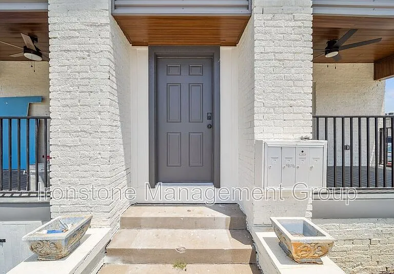 1437 1/2 S Peoria Ave — Photo 30