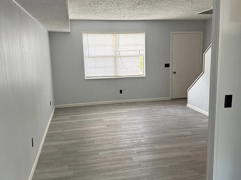 301 Park Blvd — Photo 1