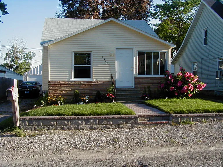 2943 Glenbroke St — Photo 1