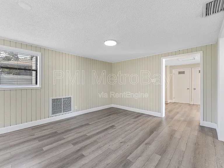 6121 N Falkenburg Rd — Photo 18