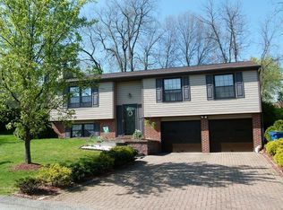 2126 Cayuga Dr, Pittsburgh, PA