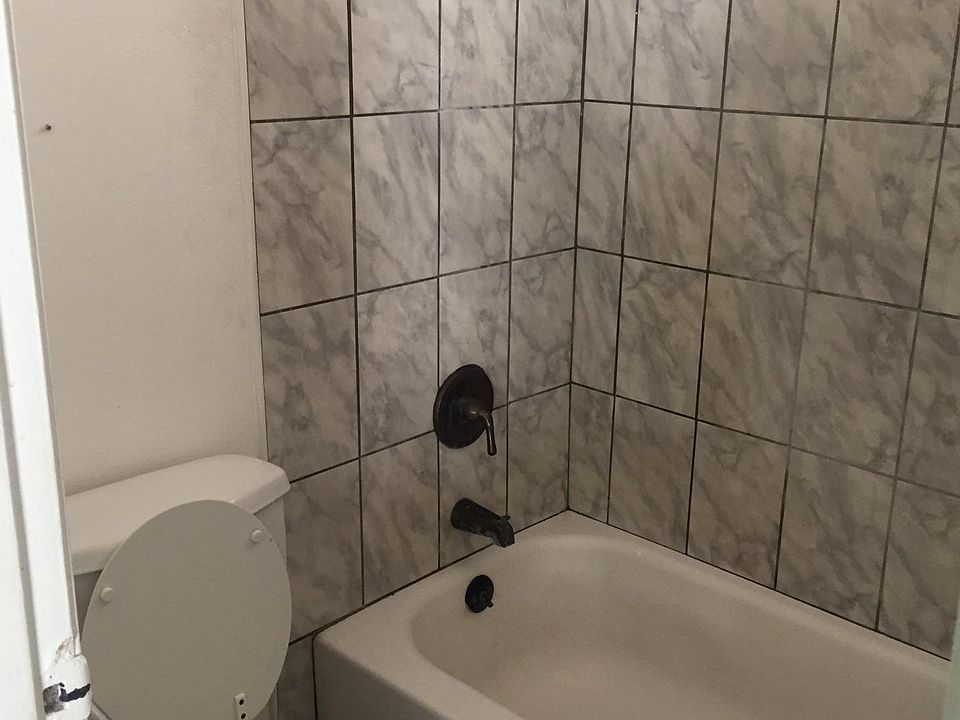 FIRST FLOOR BATHROOM