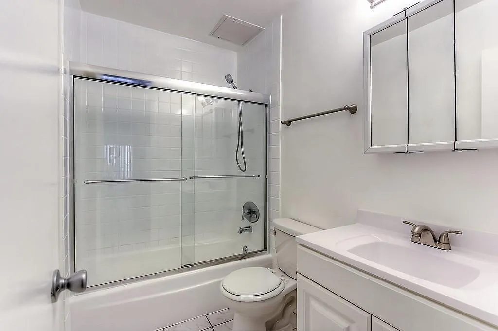 423 South Hoover Street — Photo 4