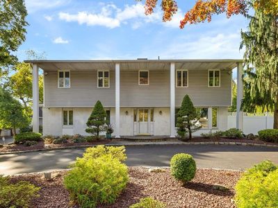 27 Tree Hollow Lane, Dix Hills, NY, 11746