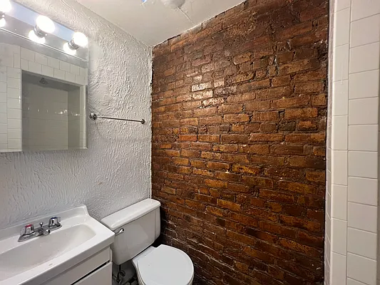 Rented by KNOCKKNOCK LLC | media 9