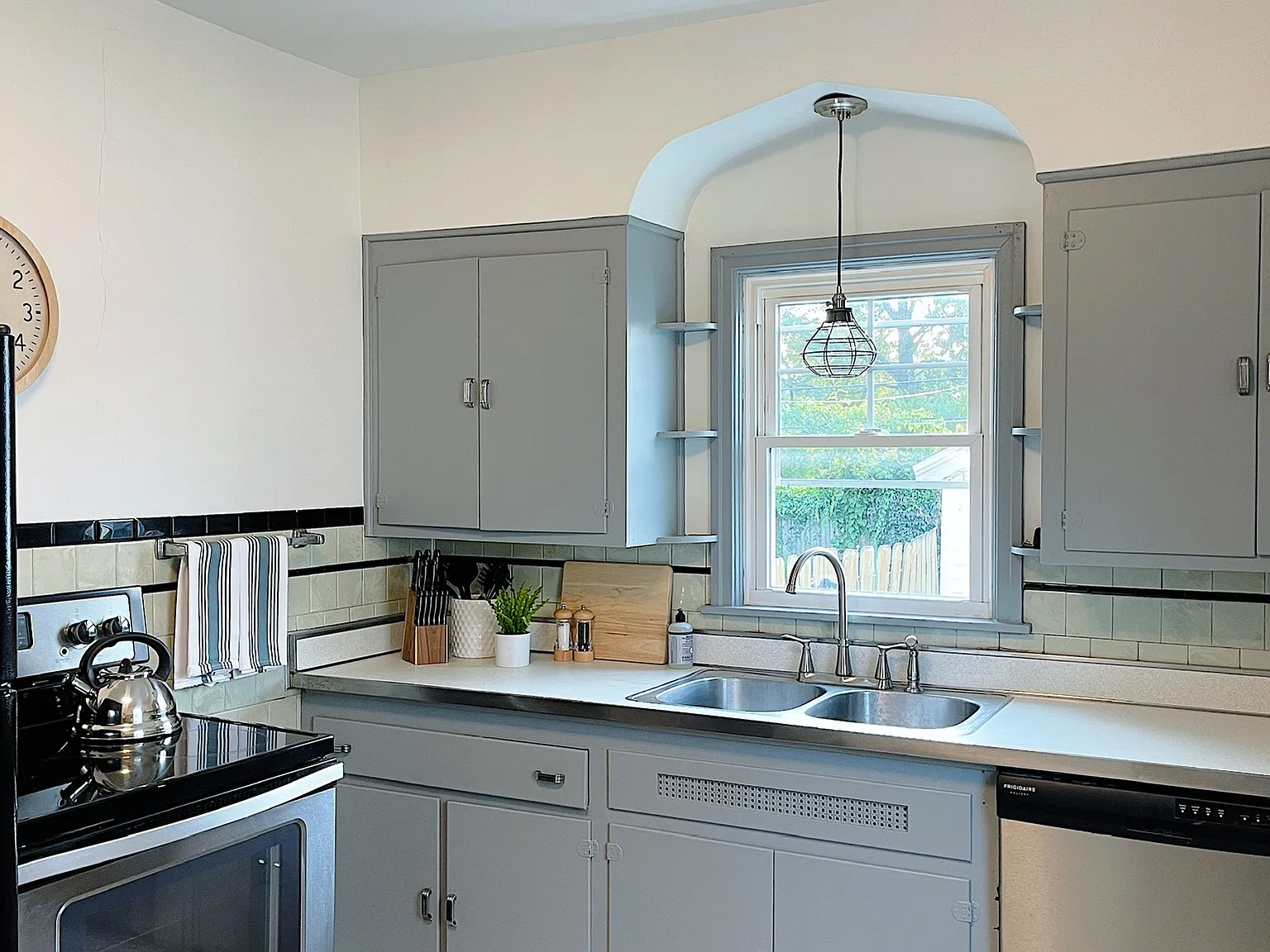 2 bed, 716 sqft, $1,300 — Photo 4