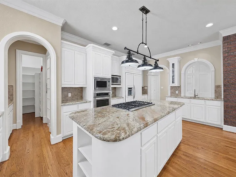 13714 Gainesway Dr — Photo 9