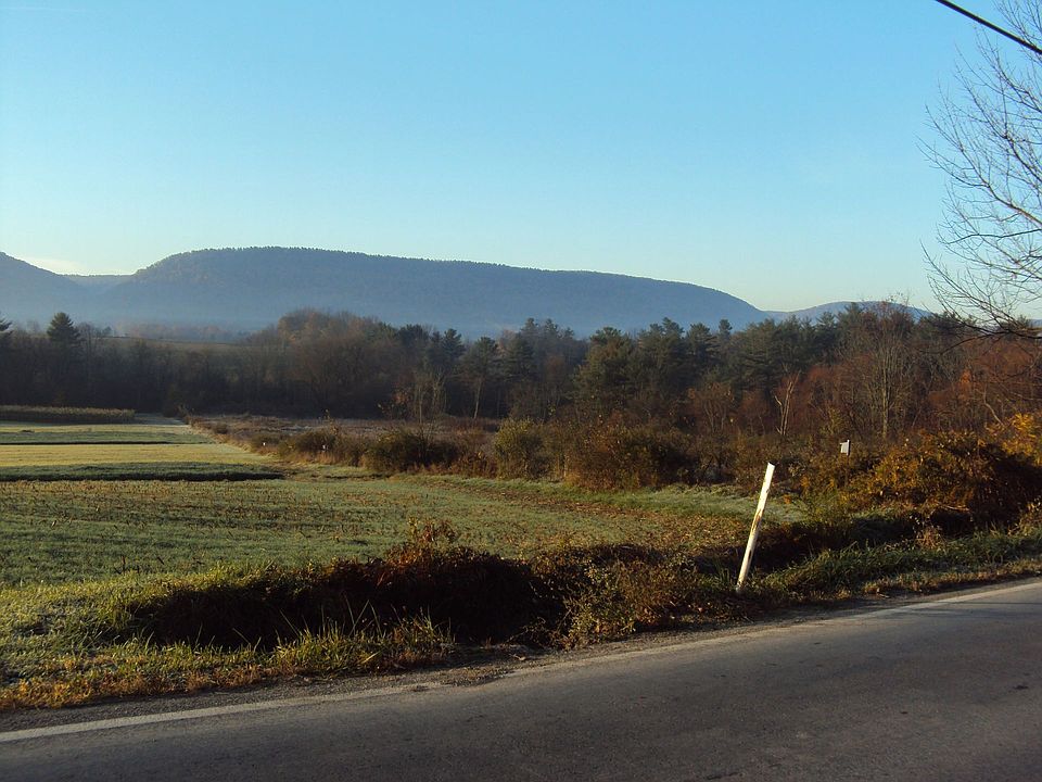 2nd image of 1371 W Valley Rd