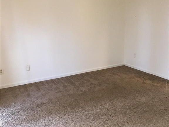 4th image of 240 Thalia Trace Dr