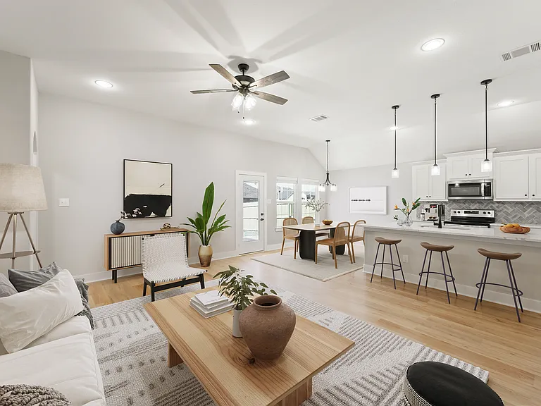1005 Hardaway Ln — Photo 2