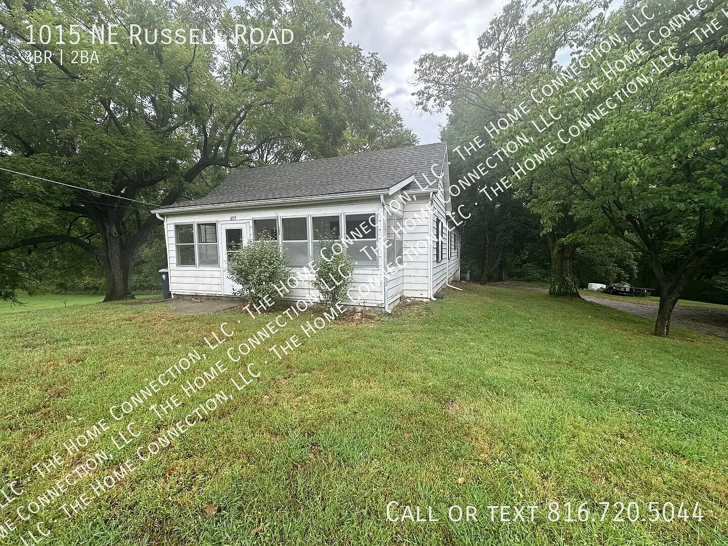 3-Bedroom Home with Sun Porch & Large Yard Northland Location! — Photo 2