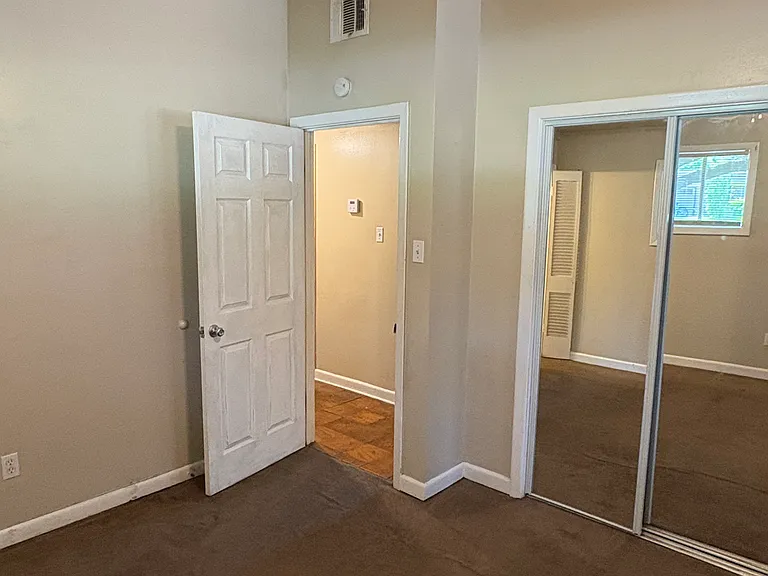 721 Meadowdale Pl — Photo 10