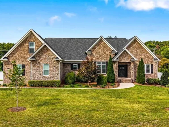 5403 Sicily St, Oak Ridge, NC 27310