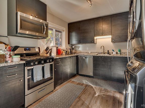 5th image of 3689 Larch Ave