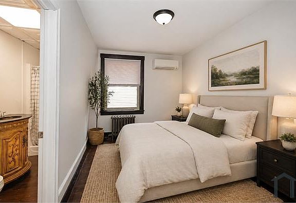 3rd image of 1423 Brownsville Rd APT 1