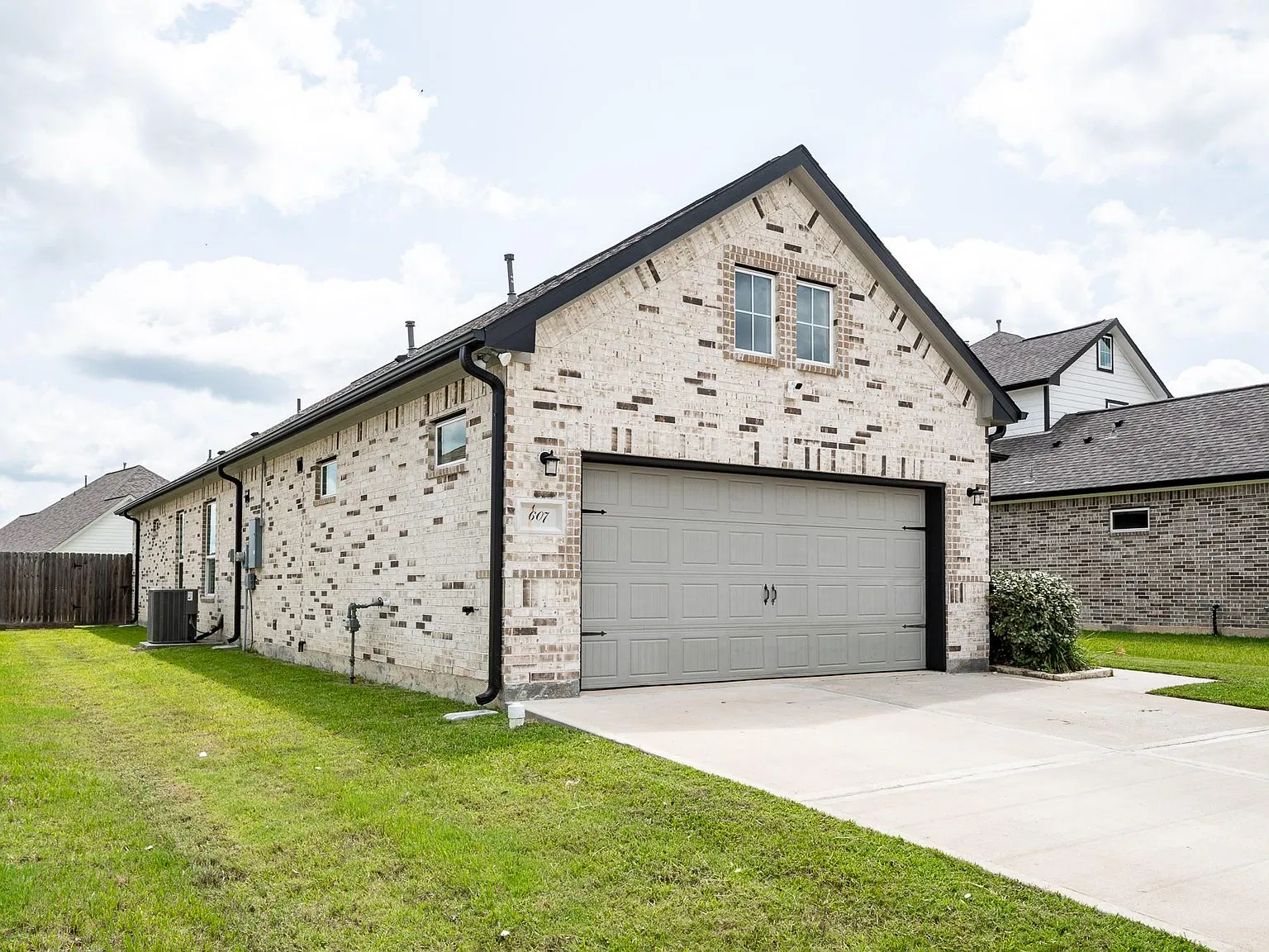 3 bed, 2.0 bath, 1649 sqft, $2,550 — Photo 3