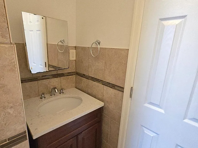 5630 Addison St — Photo 16
