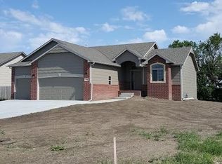 672 E Sprucewood St, Park City, KS 67147