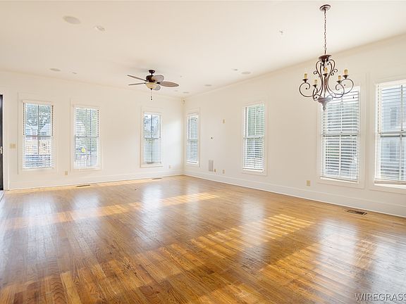 3rd image of 3 Pier St