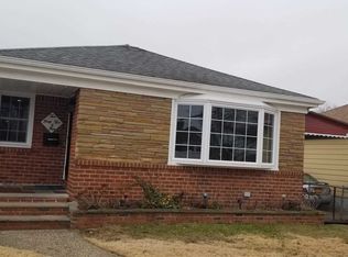 24204 132nd Ave, Jamaica, NY 11422