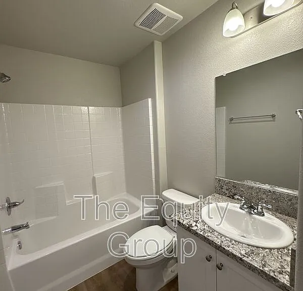 505 S Summit St #103 — Photo 11
