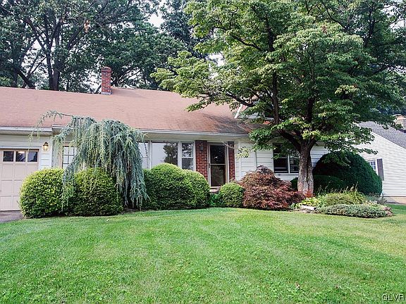 5th image of 2407 Edgemore Ave