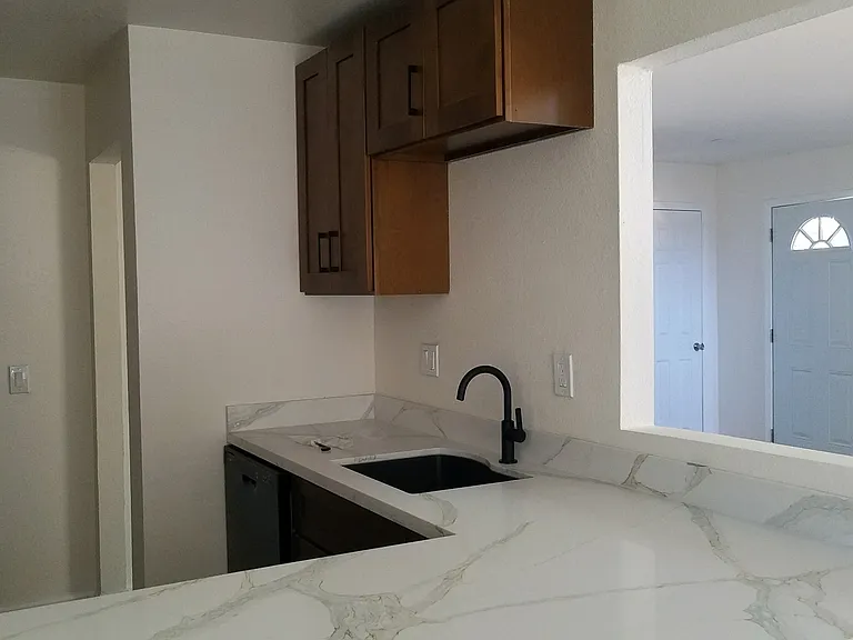 365 Hazelnut Ln — Photo 5