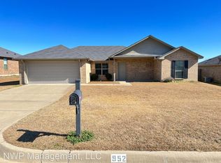 952 Redbud Ln, Bullard, TX 75757
