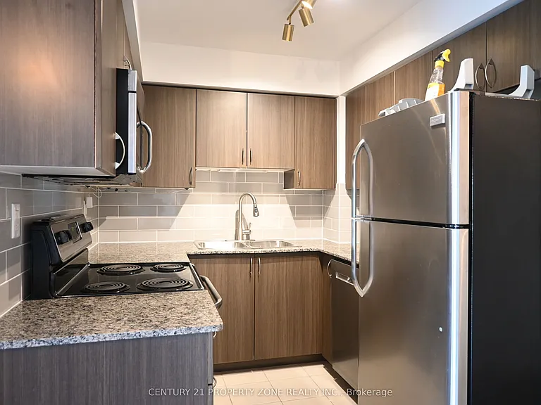 816 Lansdowne Ave #425 — Photo 4