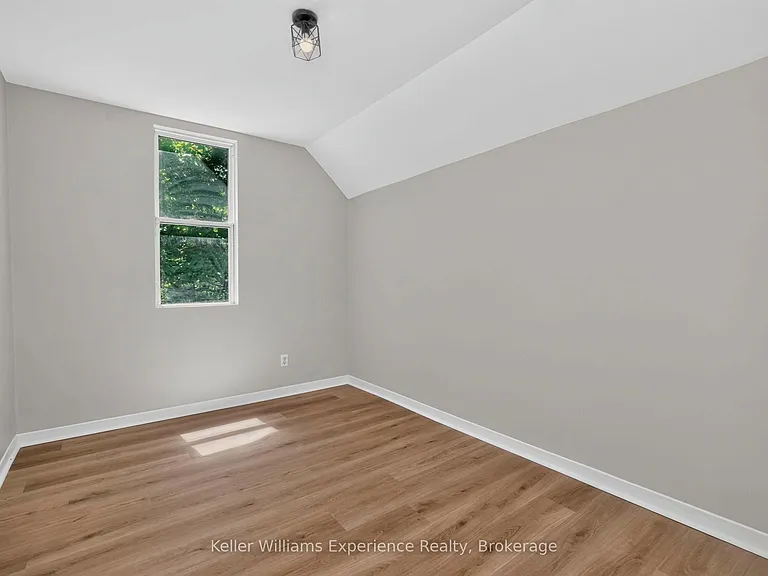 647 Ottawa St — Photo 25