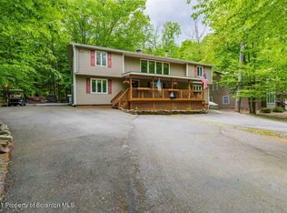 918 Goose Pond Rd, Lake Ariel, PA 18436