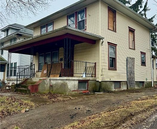 2nd image of 34 W Bruce Ave
