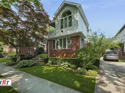995 E 21st St, Brooklyn, NY, 11210