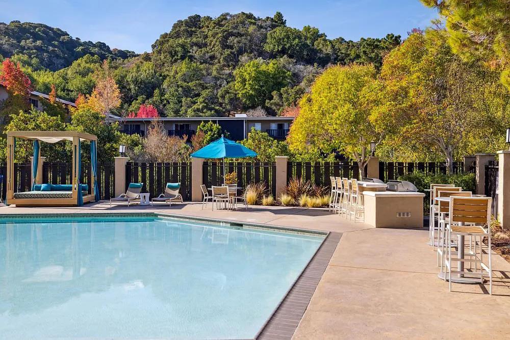 Sofi Belmont Hills — Photo 1