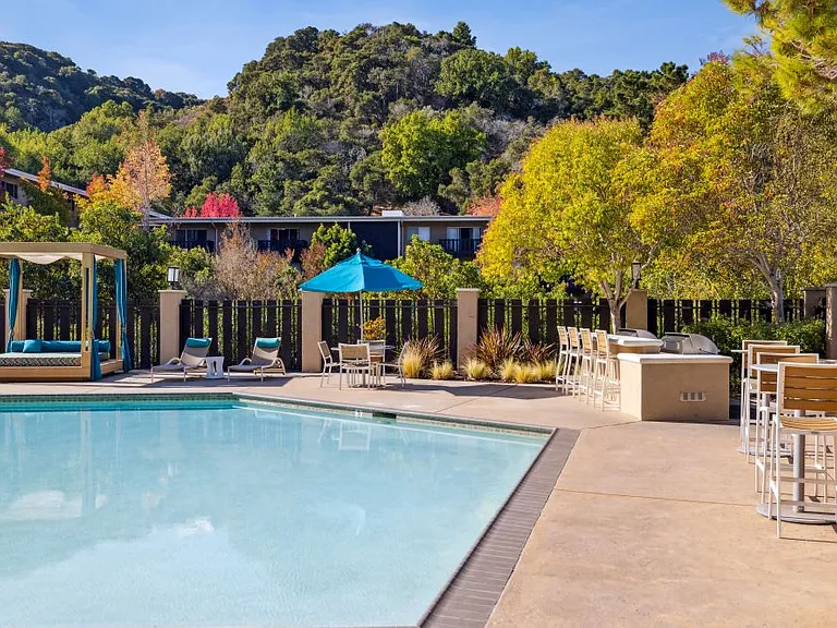 Sofi Belmont Hills — Photo 1