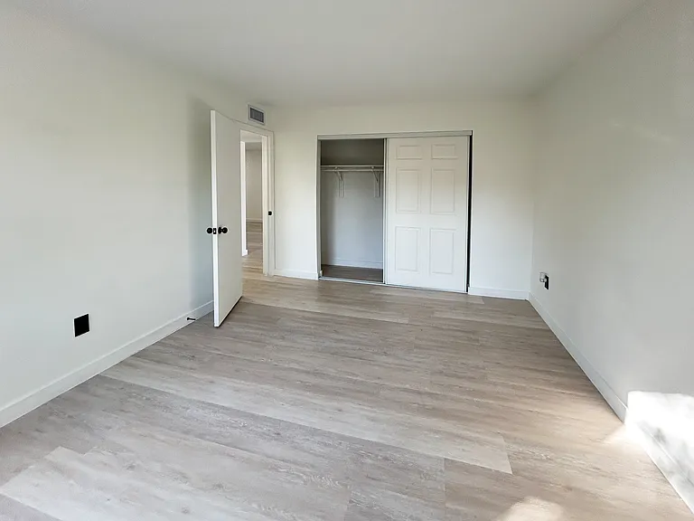 888 NE 132nd St — Photo 9