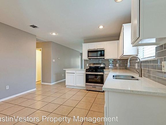 2nd image of 3912 Bonnie Ln