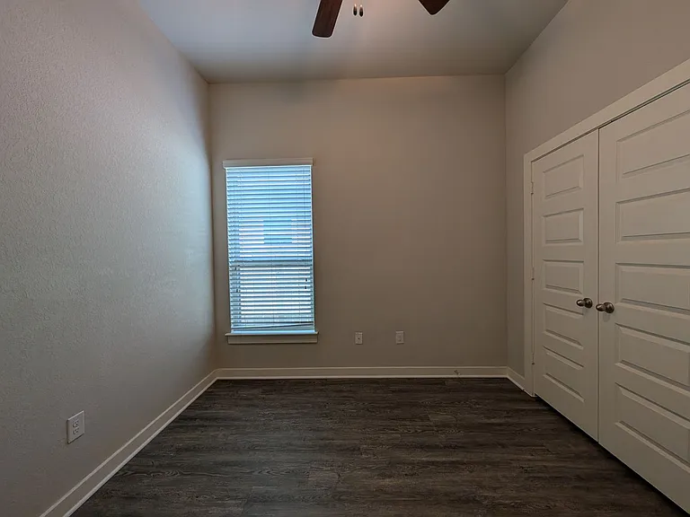 2237 Avery Vlg — Photo 24