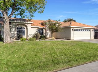 2880 Fairmont Dr, Hanford, CA 93230
