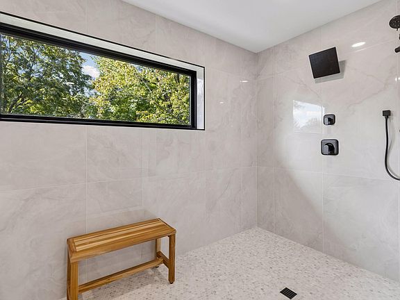 4th image of 2631 Orchard Ln