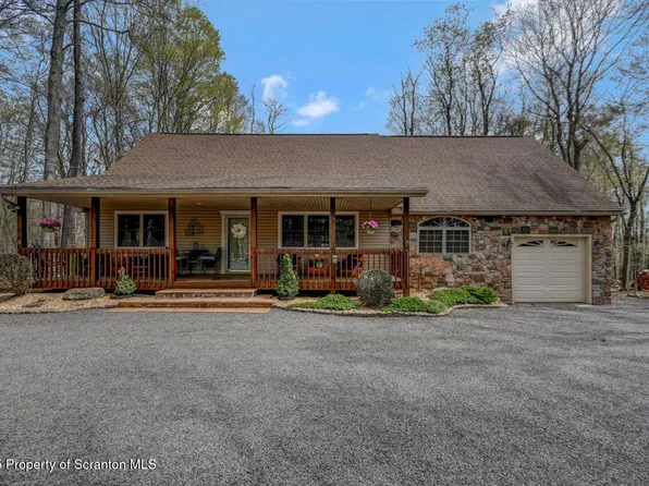 37 S Lehigh River Dr, Gouldsboro, PA 18424