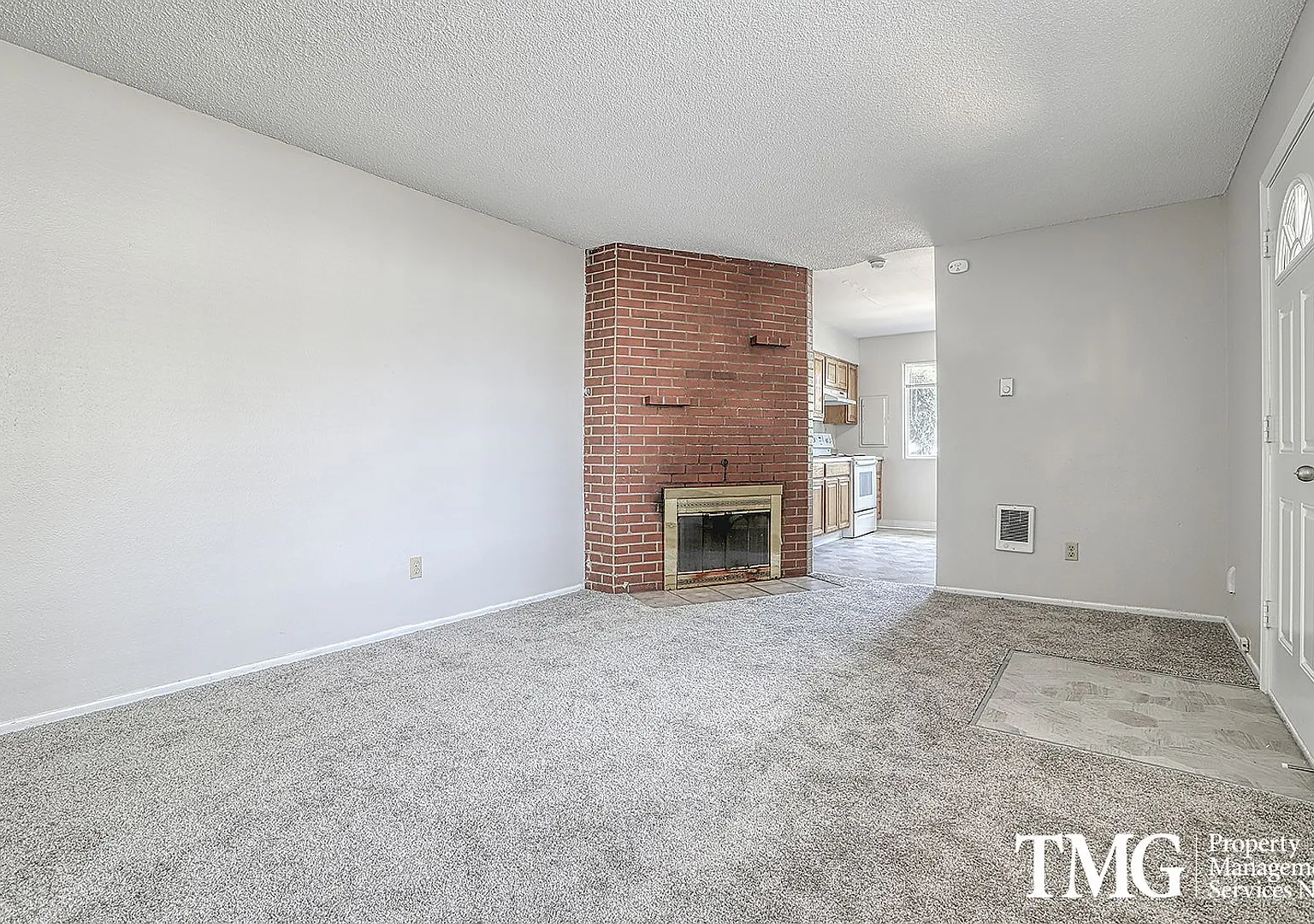 Great duplex downtown that also includes paid W/S/G and landscaping! — Photo 3