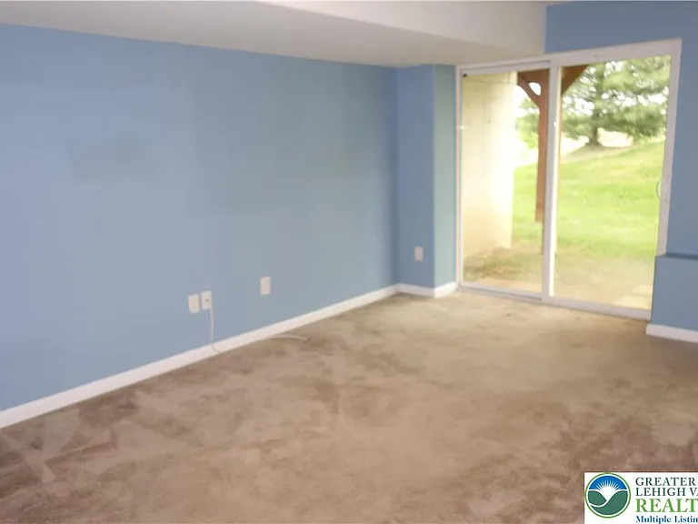 1033 King Way — Photo 18