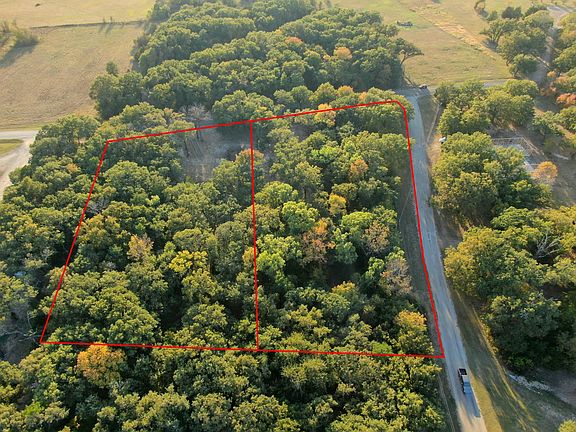 3rd image of Hidden Oaks Ln