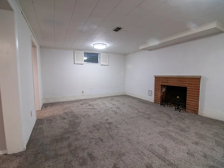2861 Wellesley Dr — Photo 22